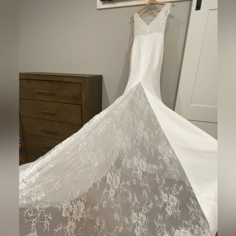 NWT - Trumpet/Mermaid Court Train Chiffon Lace Wedding Dress With Beading - US4 - Picture 6 of 11